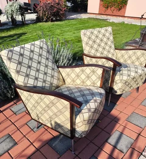 Dizajnové kreslá funkcionalizmus – retro klubové kreslá z Maďarska po kompletnej renovácii