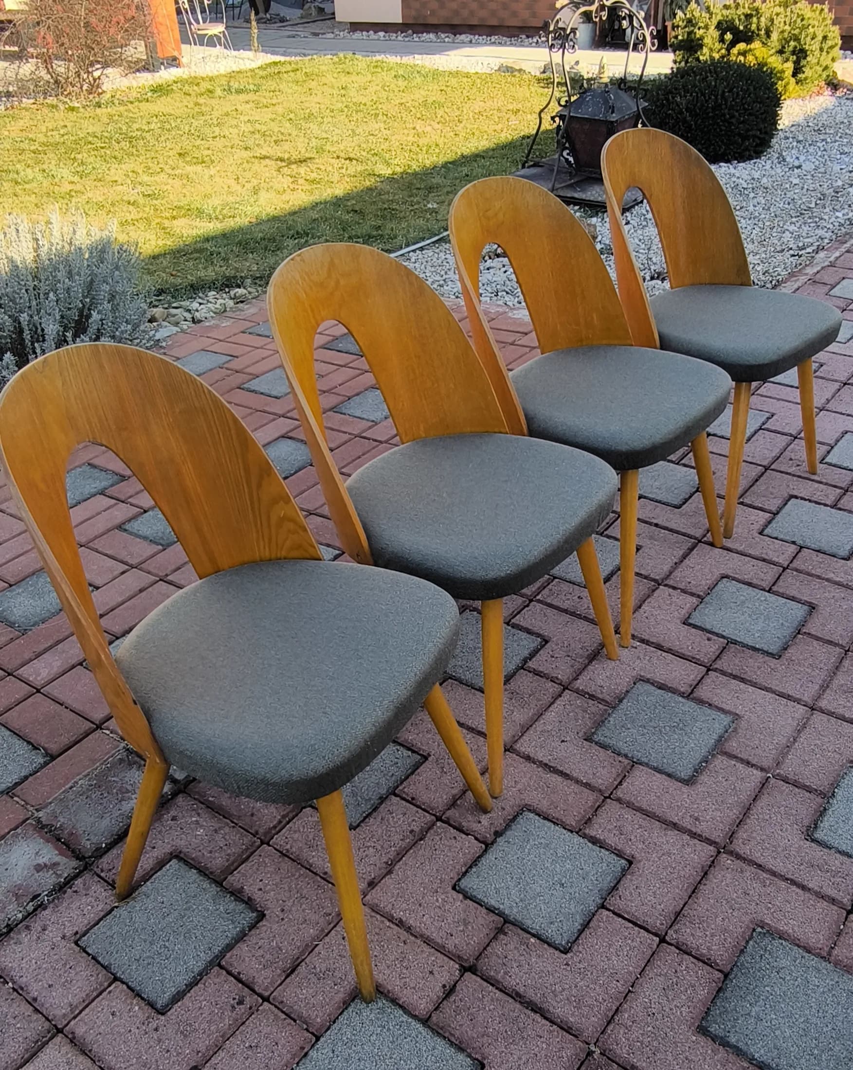 Retro stoličky Antonín Šuman – zrenovované stoličky od dizajnéra Antonína Šumana v štýle Mid-Century Modern