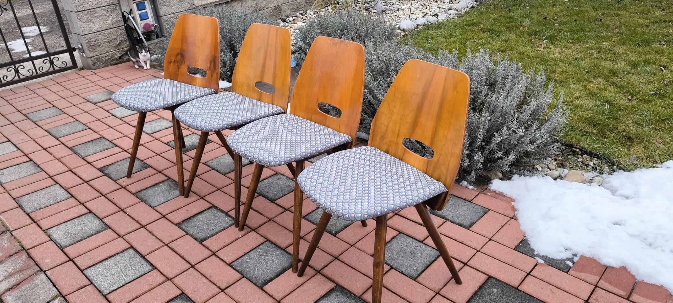 Retro stoličky František Jirák – zrenovované stoličky od dizajnéra Františka Jiráka v štýle mid-century modern
